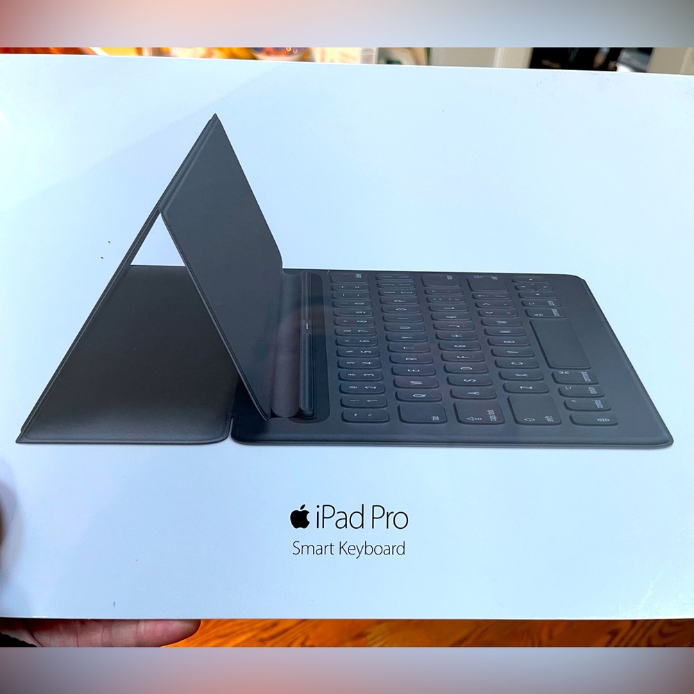 UNOPENED APPLE IPad Pro Smart Keyboard (Model A1636) still in plastic wrap $349